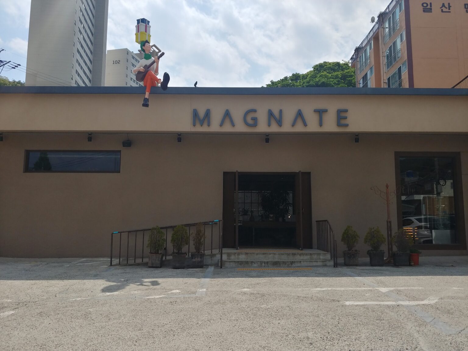 韓国BTS巡り ジミンのお父さんが経営するカフェ『MAGNATE』 | うゆの ...